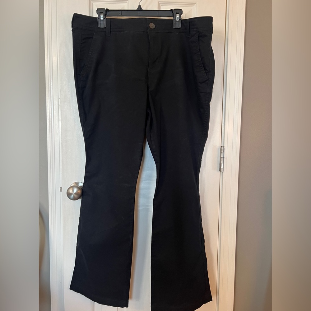 Old Navy Black Women's Bootcut Jeans. Size 16 - Picture 4 of 8